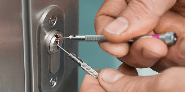 كيفية فتح قفل بدون مفتاح بسهولة