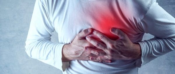 كيفية تشخيص وعلاج ألم في وسط القفص الصدري