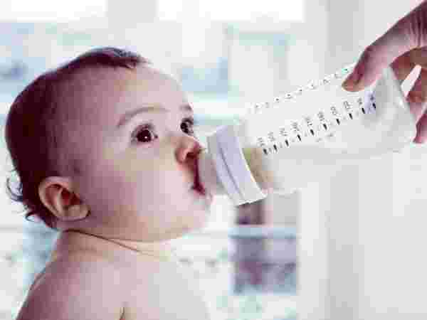 أسباب حساسية الحليب الأطفال الرضع