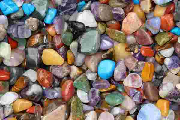 الأحجار الكريمة واستخداماتها العلاجية