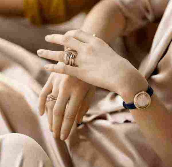 تفسير حلم لبس الخاتم الذهب للمتزوجة والحامل بالتفصيل