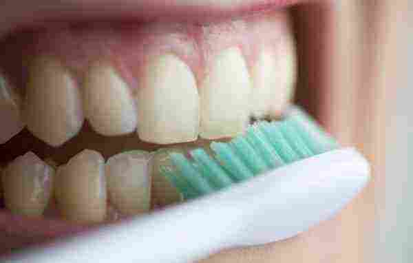 كيفية الإهتمام بصحة ولمعان الأسنان