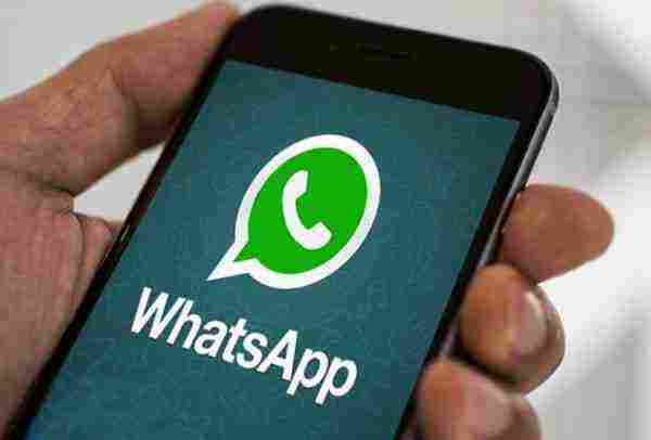 لقراءة رسائل WhatsApp المحذوفة على أجهزة Android وiPhone افتح قائمة التطبيق