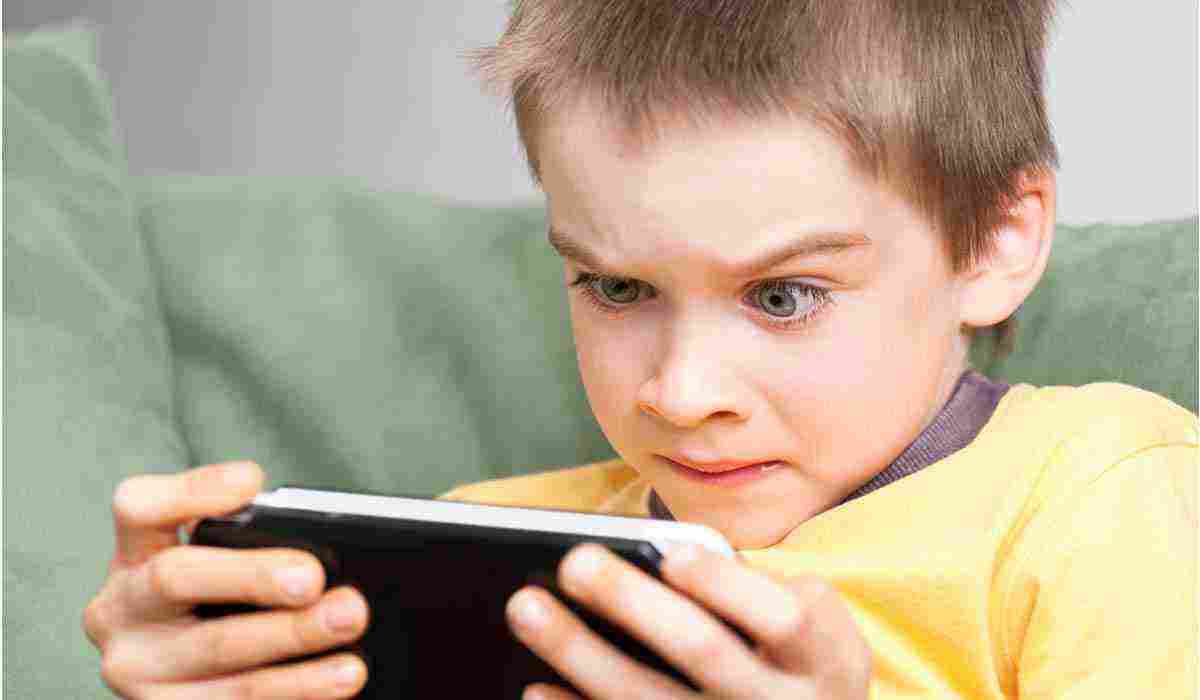 الآثار السيئة للهواتف المحمولة على الأطفال