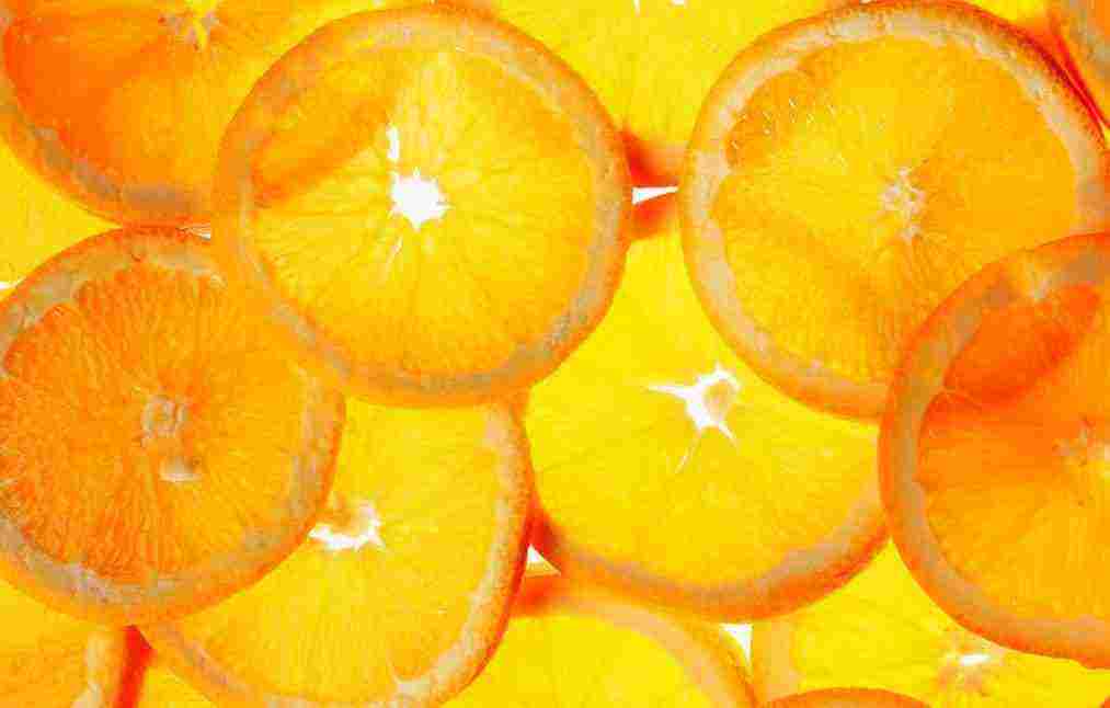 حبه برتقال كم سعره حراريه يحتاج الجسم في اليوم