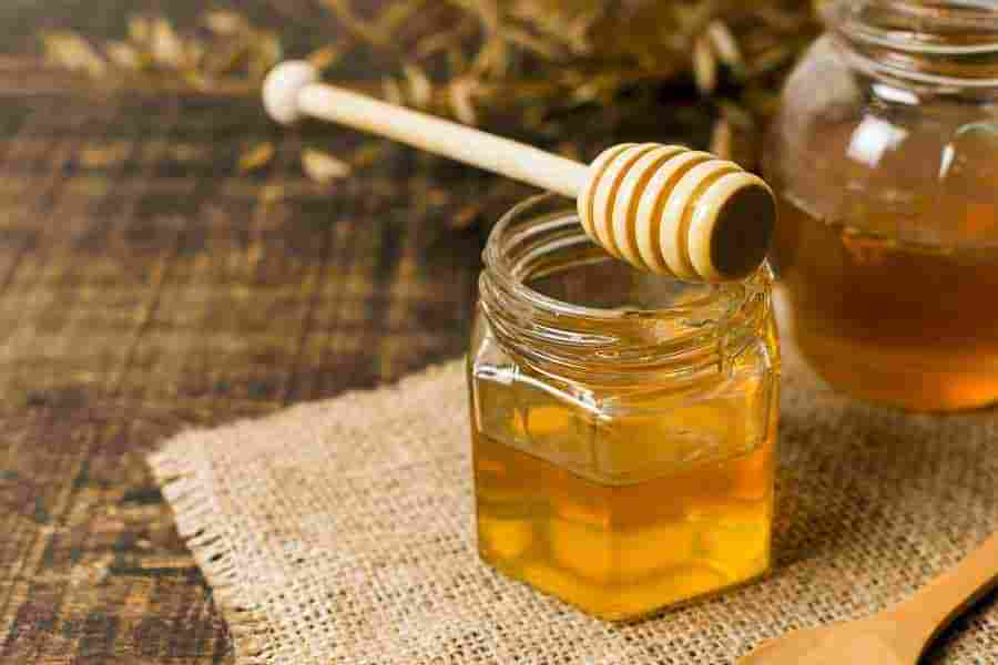 علاج الكيس الدهني في العين بالعسل