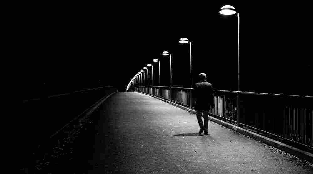 تفسير حلم المشي في طريق مظلم