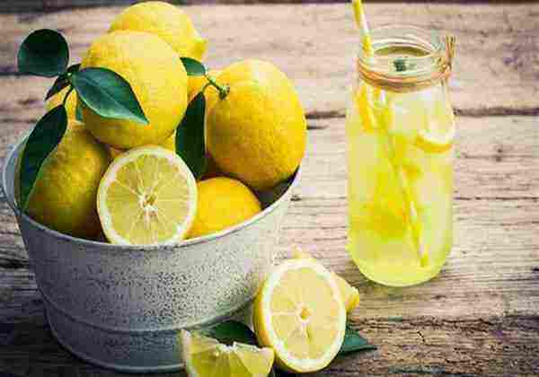 فوائد شرب الماء والليمون