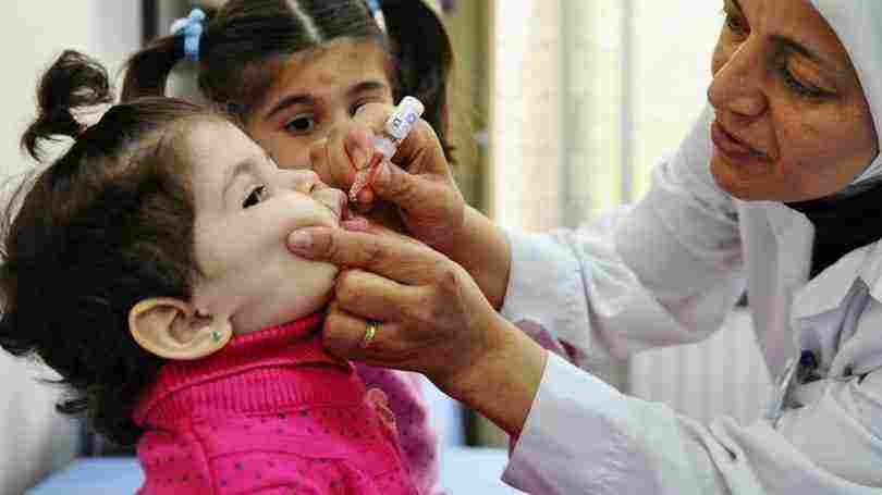 هل تطعيم شلل الاطفال يسبب سخونة