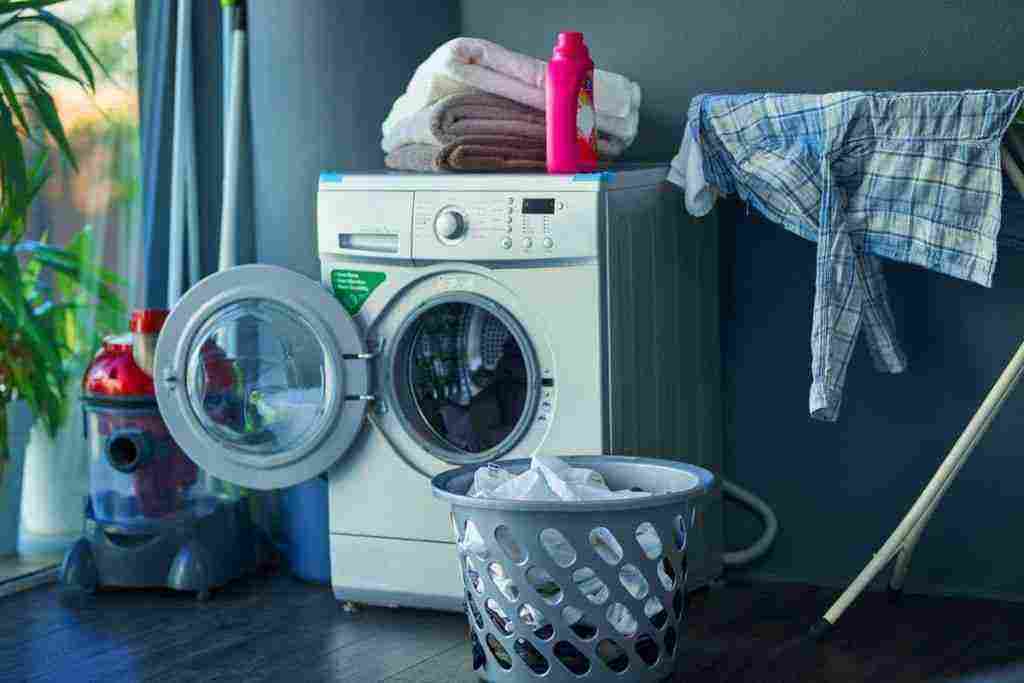 غسل الملابس في المنام لشخص أخر وفي المرحاض وللأطفال والسوداء زيادة