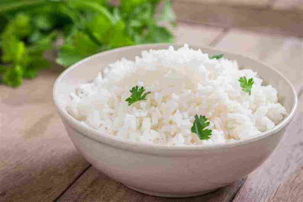 هل الأرز يزيد الوزن وفوائد الأرز الابيض والأسمر للرجيم واضرارهم زيادة