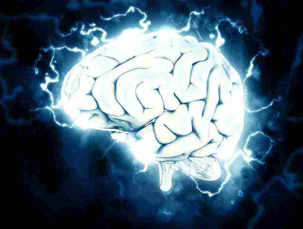 أعراض التهاب الأعصاب في الدماغ والعوامل التي تزيد من فرص الإصابة به