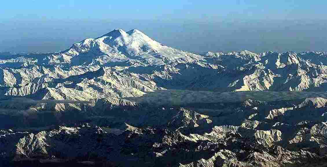 أين تقع جبال القوقاز؟