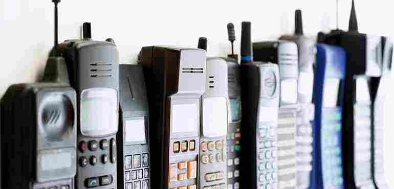 اول شركة انتجت هاتف محمول عام 1973