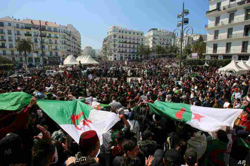 كم عدد سكان الجزائر 2021