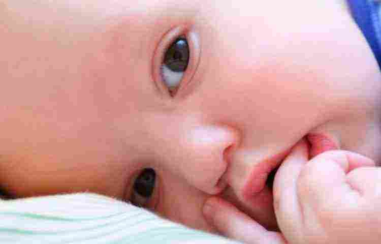 علاج فطريات اللسان عند الرضع