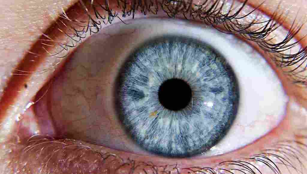 ماهي اعراض العين القويه