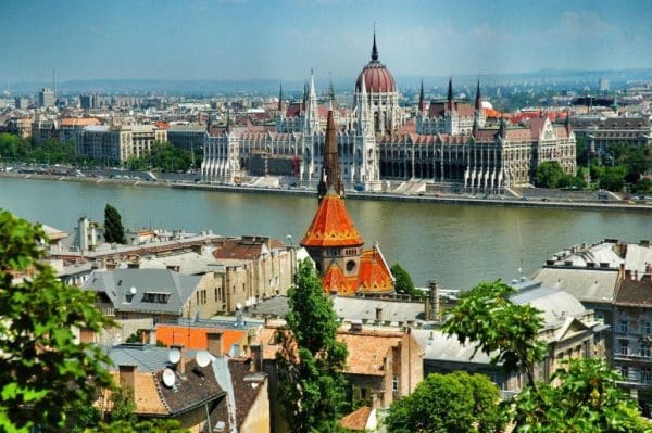 أين تقع هنغاريا وما المعالم السياحية بها؟