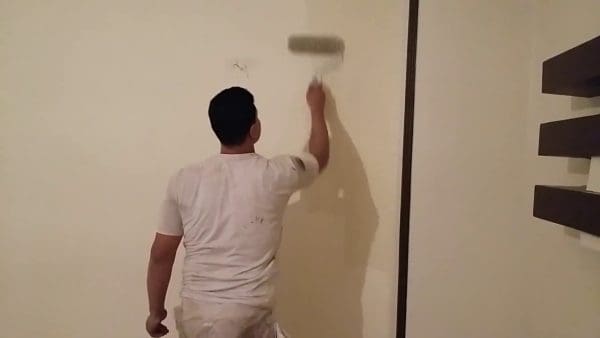 طريقة لصق ورق الحائط