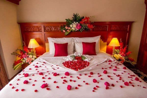 تزيين غرف النوم لعيد الزواج