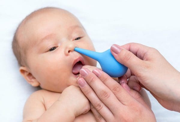 علاج انسداد الانف عند الرضع