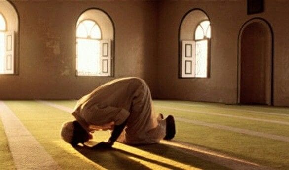 كيف يحقق المسلم الانقياد لله تعالى بأداء الصلاة