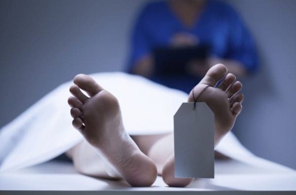 لماذا يصبح جسم الإنسان أثقل وزنًا بعد الموت؟