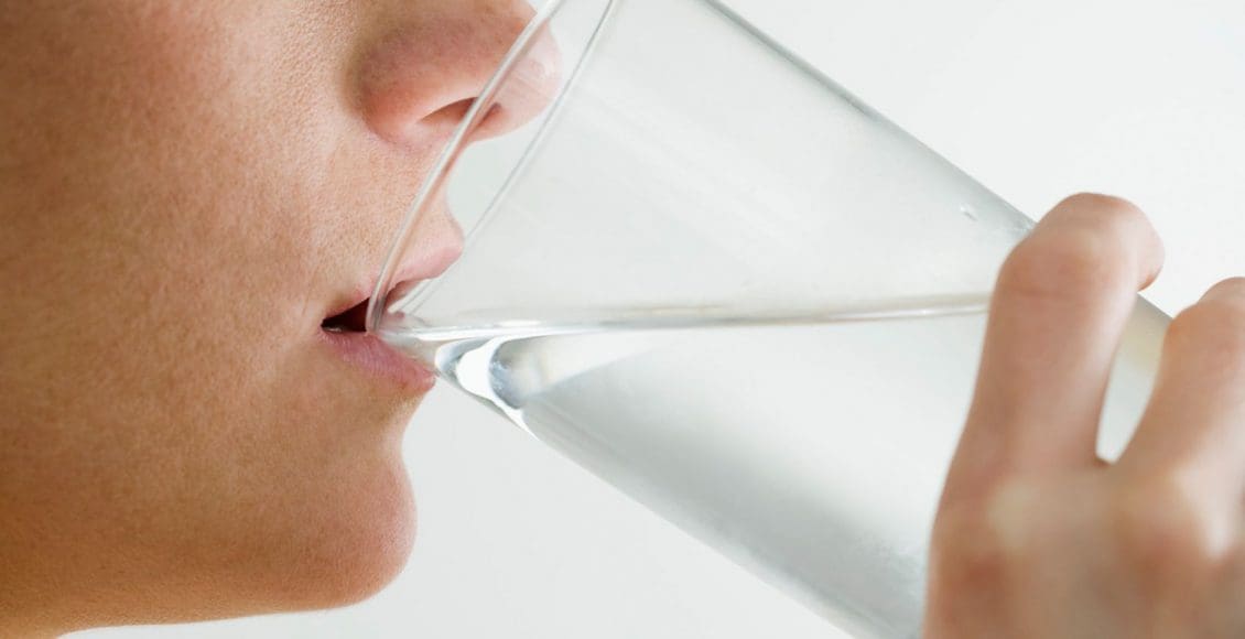 شرب الماء قبل الأكل