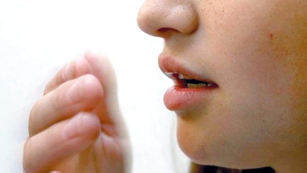 علاج رائحة الفم الكريهة نهائيًا