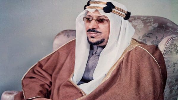 الامام عرف بالفتره الذهبيه عبدالعزيز سعود بن عهد انطلق بجيوش