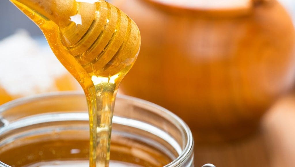 هل العسل يضر الحامل في الشهور الأولى