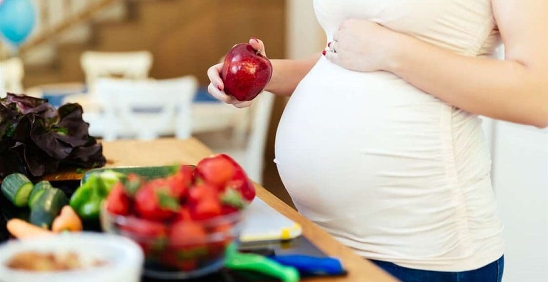 الأطعمة التي تزيد وزن الجنين في الشهر الثامن