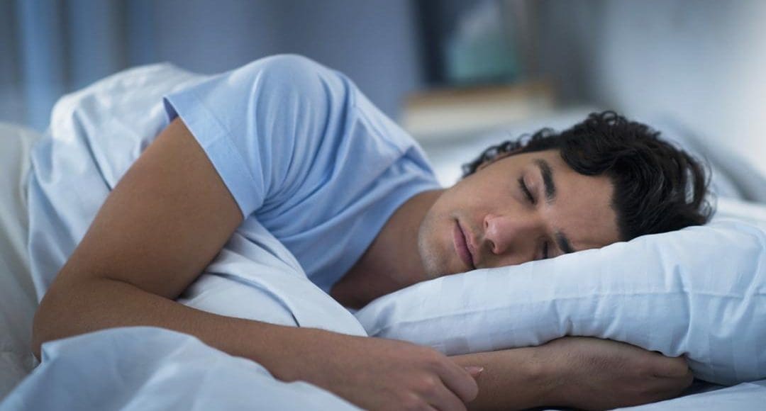 طريقة النوم الصحيحة لمرضى القولون