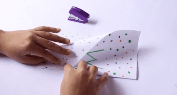 طريقة صنع طائرة ورقية بالخطوات