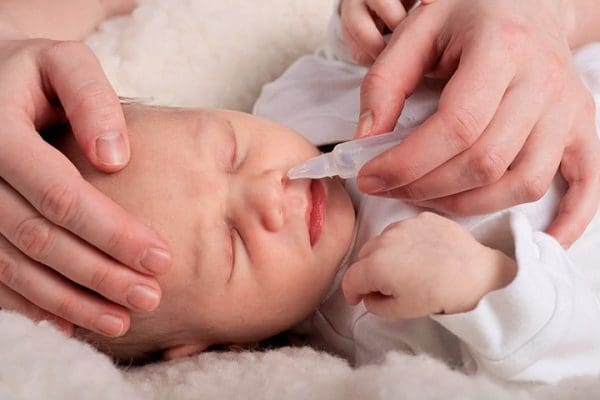 علاج انسداد الأنف عند الرضع بزيت الزيتون