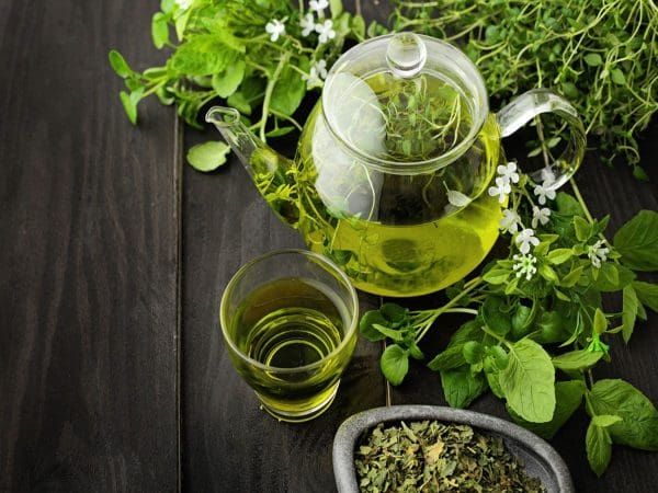 فوائد الشاي الأخضر للبشرة والوجه وأفضل أقنعة الشاي الأخضر لعلاج مشاكل