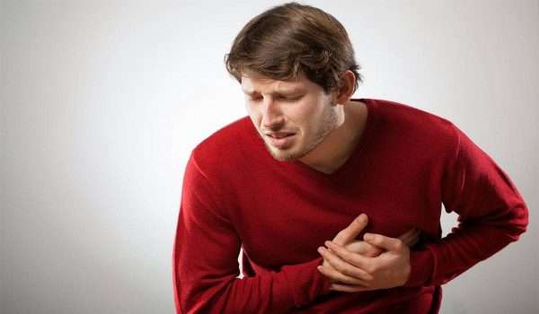 ما هو سبب النغزات القلبية في سن الشباب