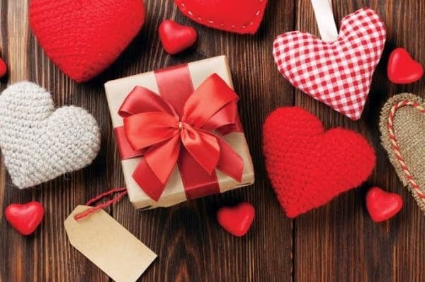 أجمل هدايا للمتزوجين في عيد الحب 2021 للرجال والنساء زيادة