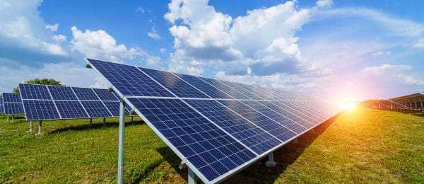 كيف تعمل الطاقة الشمسية؟