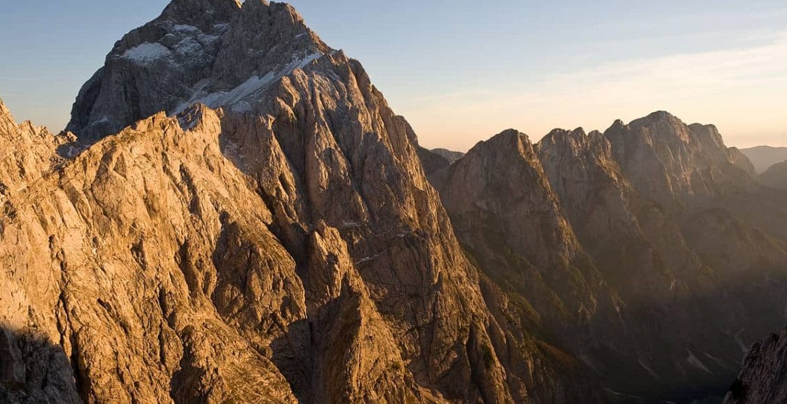 أطول سلسلة جبال في العالم