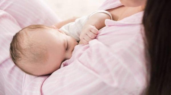 أسباب عصبية الرضيع أثناء الرضاعة ما هي؟