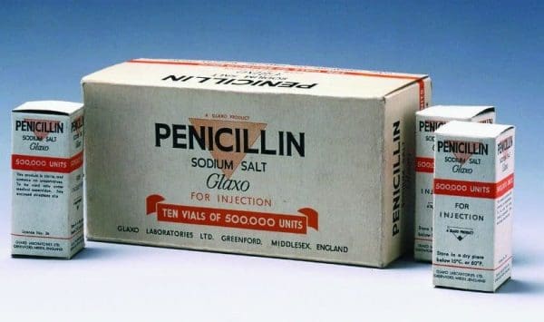 الأدوية التي تحتوي على المادة الفعالة البنسلين أو Penicillin