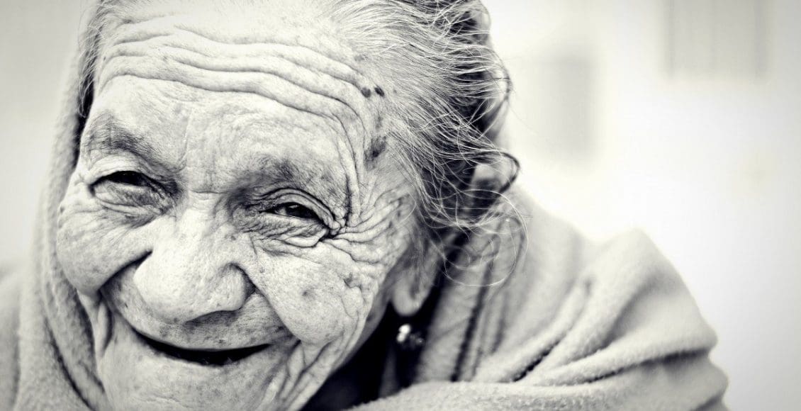 تفسير حلم رؤية المرأة العجوز في المنام