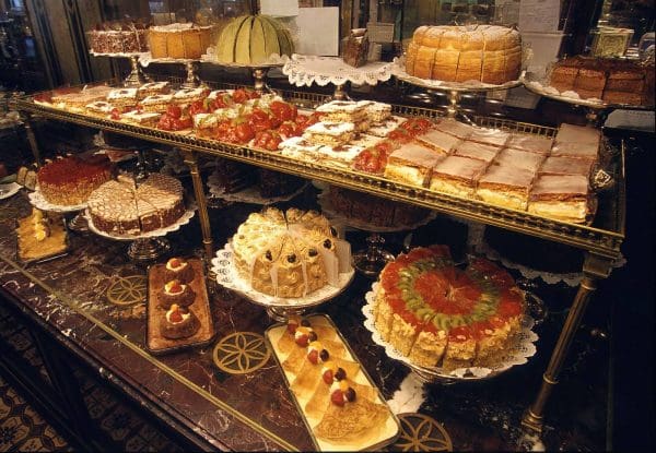 أفضل وأشهر 5 أسماء محلات حلويات في إيطاليا
