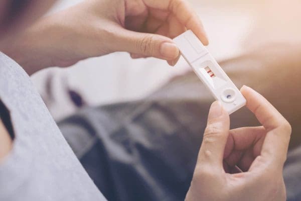 كيف أعرف أنني حامل قبل موعد الدورة؟
