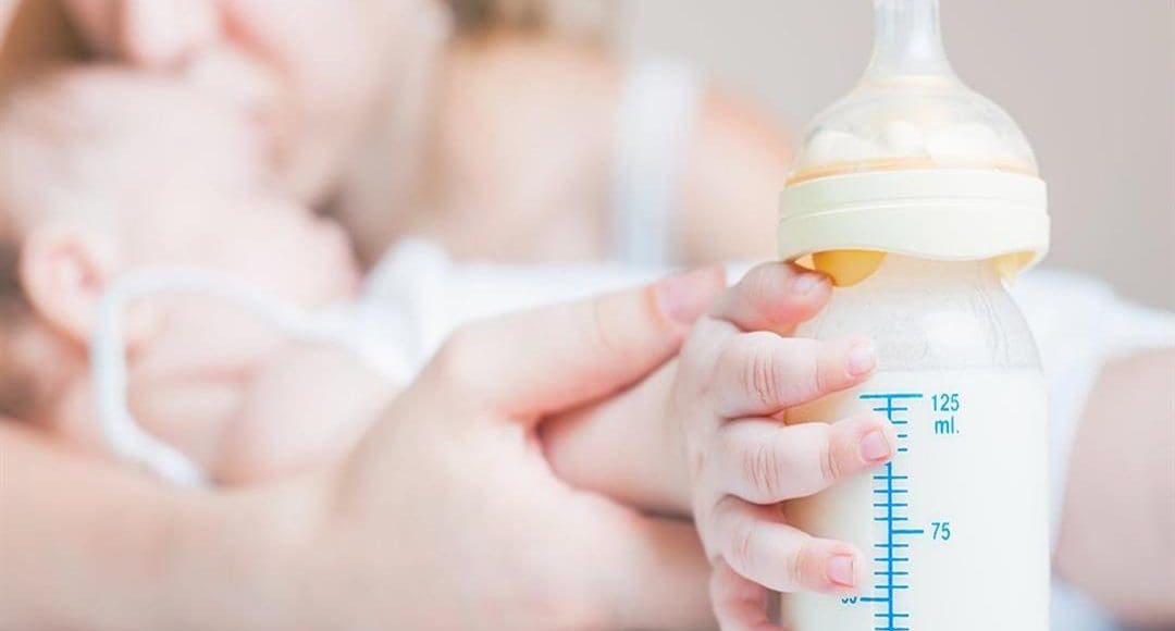 ما السبب الذي يجعل طفل عمره شهرين لا يشرب الحليب؟!