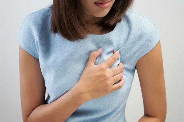 هل تكيس المبايض يسبب ألم في الثدي