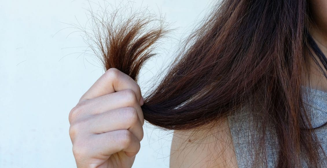 أفضل 8 طرق للتخلص من تقصف الشعر مضمونة 2021