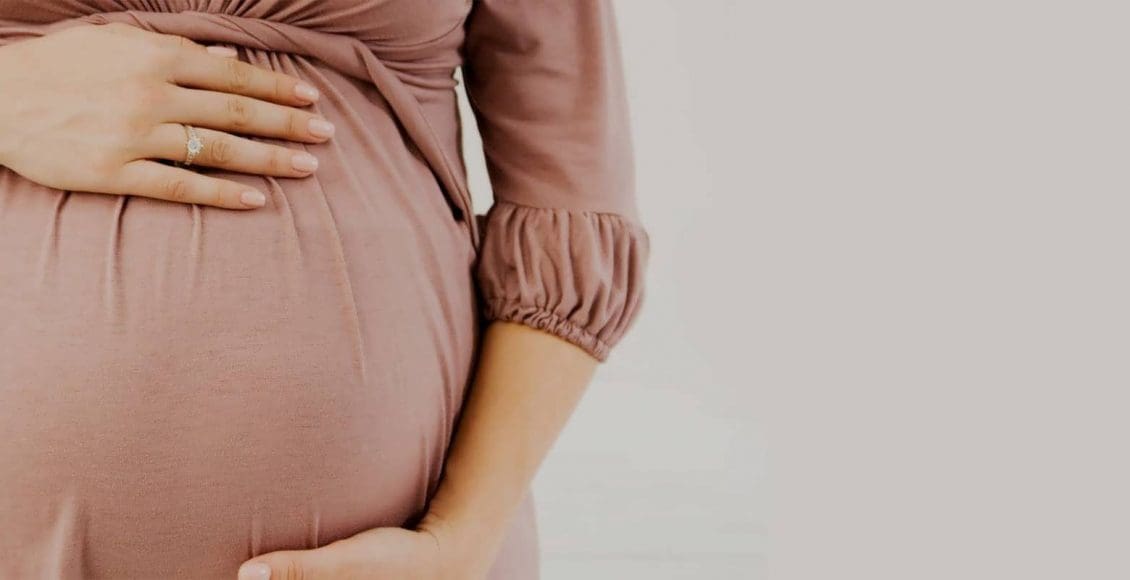 لماذا تقل حركة الجنين في الشهر الثامن من الحمل وتضعف؟