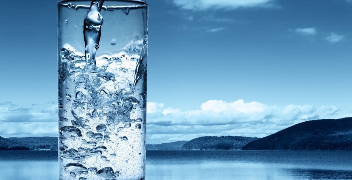 يتكون الماء من اتحاد غاز الهيدروجين وغاز